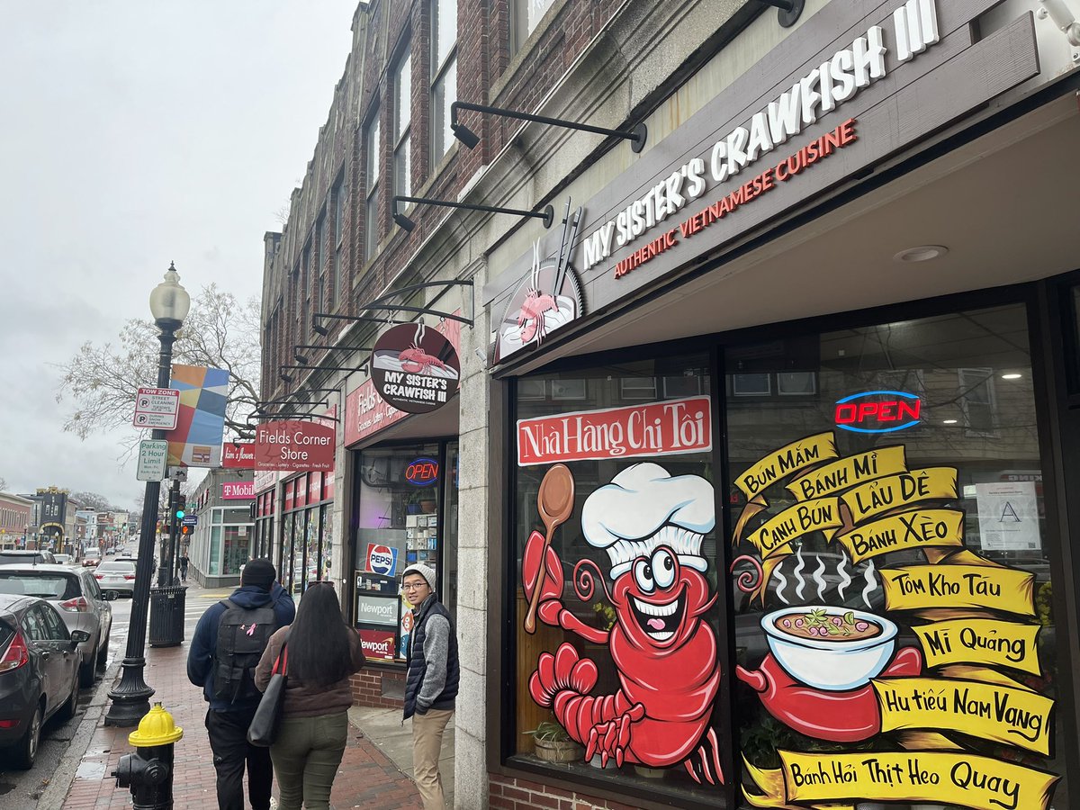 EnriquePepen's tweet photo. Thank you to the residents that stopped by at today coffee hour in Fields Corner. We were able to chat about @BostonBTD and @BostonPWD related topics, and visited a few local businesses right after. Where to next week? #ONSFieldFriday https://t.co/YnaP7RdMGf