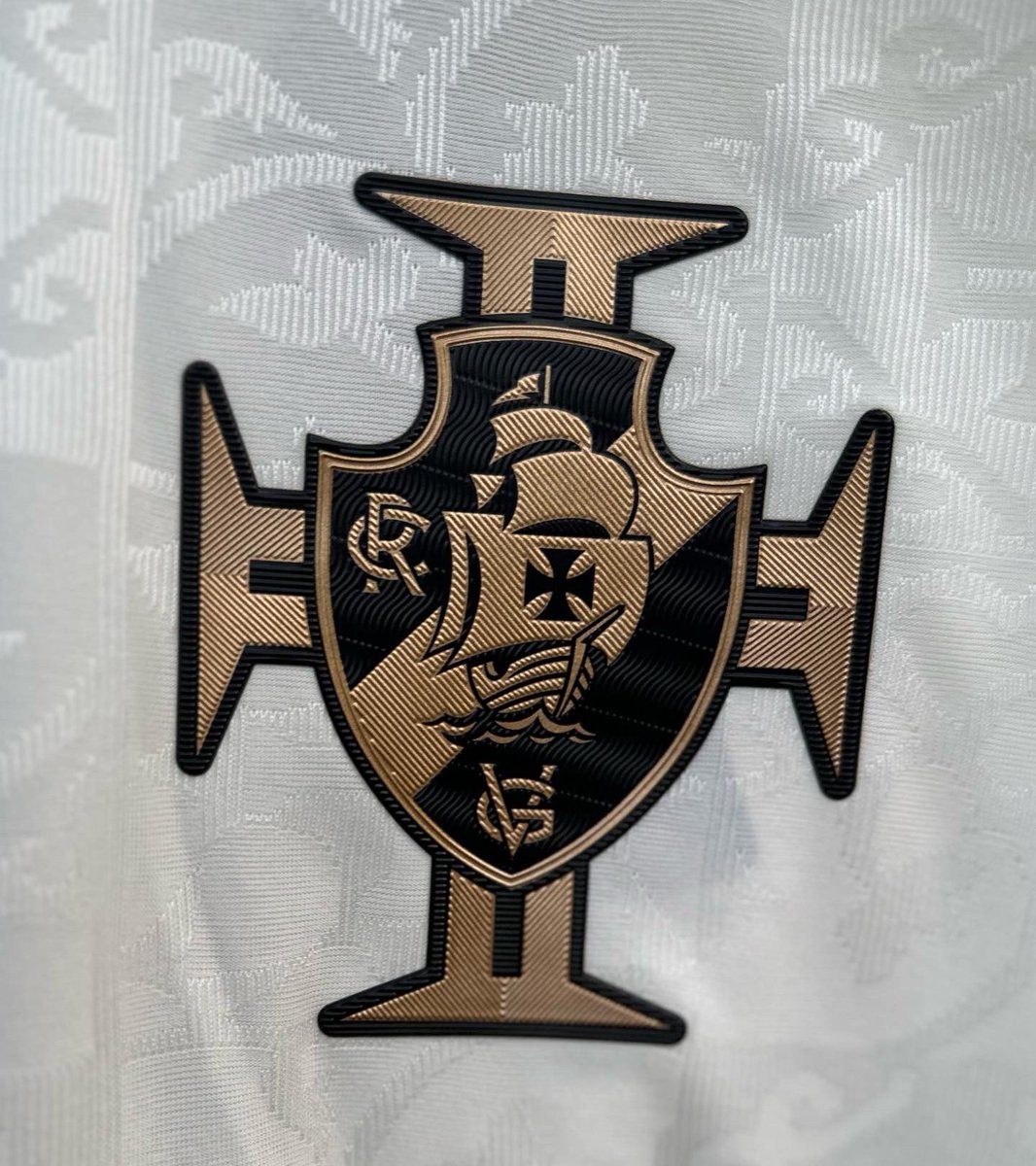 cbell2191's tweet photo. Vasco da Gama 2022 Home Shirt

As soon as I saw this collection announced, knew I had to get my hands on one of these shirts!

Kappa absolutely killing it with this shirt design, with arguably one of the best badges I’ve seen. https://t.co/93lKtbDQzK