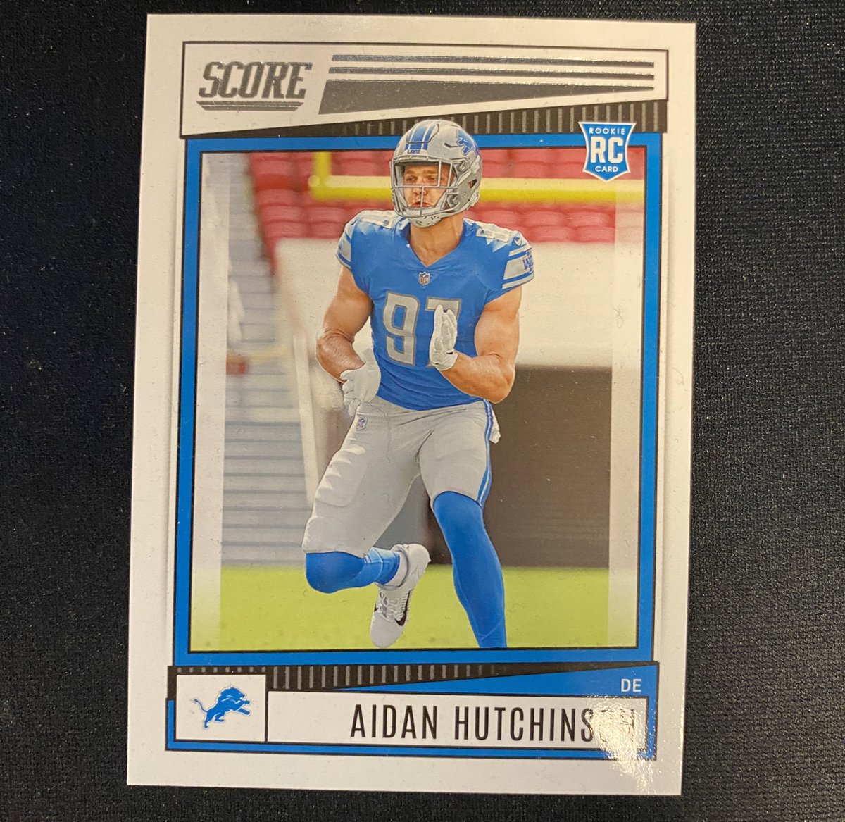 Aidan Hutchinson rookie card giveaway: RT + follow <a href="/BradGalli/">Brad Galli</a> for a chance to win this <a href="/PaniniAmerica/">Panini America</a> Score RC
