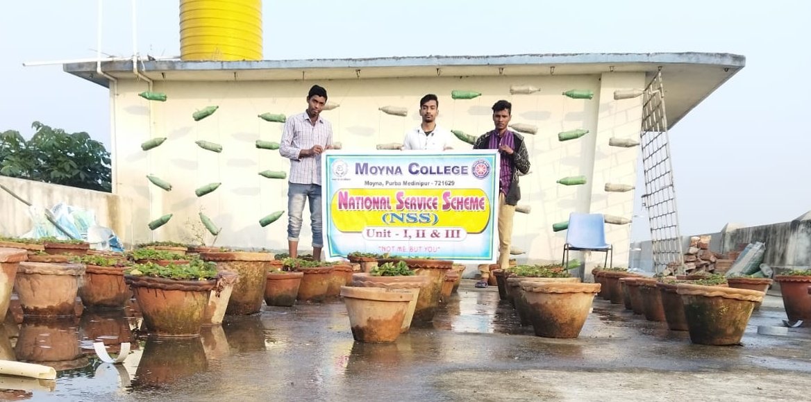 MoynaNss's tweet photo. #RegularActivities 
#PouringWaterontheRootofTrees
#NSSMoynaCollege 
@ianuragthakur @NisithPramanik 
@pankajsinghips @YASMinistry 
@_NSSIndia @rdnss_kolkata
@vinaynssrd @VidyasagarNSS 
@dblab_endophyte @NssMoyna https://t.co/0l65WDusXw