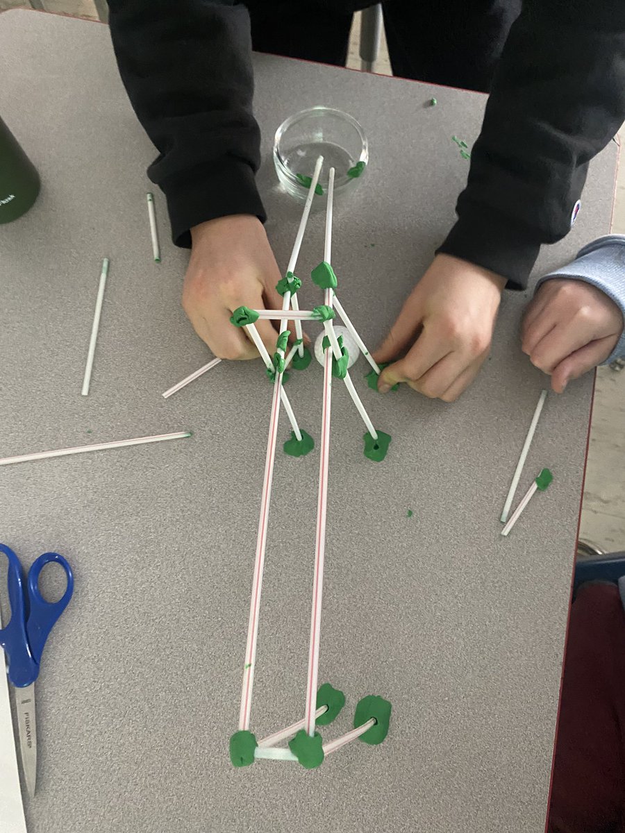 slarseneips's tweet photo. STEM activities for a Friday morning! @BrentwoodEIPS https://t.co/JrTWEvFkLV