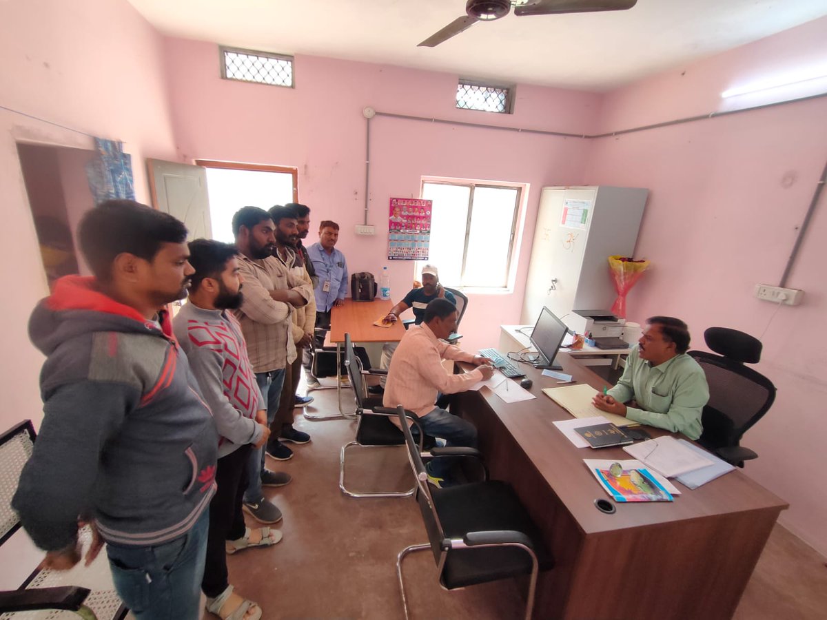 sir, Meeting conducted in film nagar section, with mrs and linemens, staff regarding improvement in  revenue and mcc efficiency 

DGM/sd1/dn6