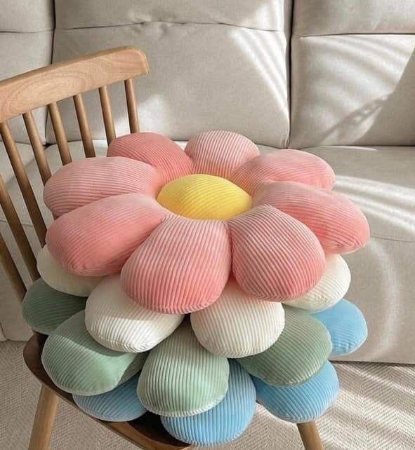 300moods's tweet photo. Daisy pillow https://t.co/uOm00SvgEy