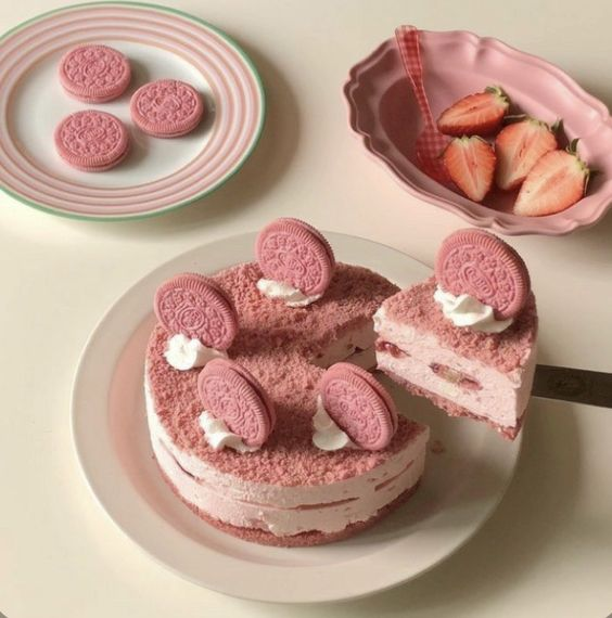 daily_dolce's tweet photo. Strawberry oreo cheesecake https://t.co/be0Ci8dK3c
