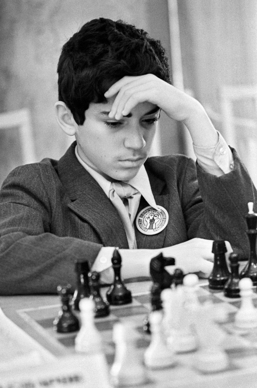 Douglas Griffin on X: Karpov-Korchnoi, 18th match-game, FIDE Candidates'  final, Moscow 1974. (Source: TASS, photographer: V. Savostianov.) #chess   / X