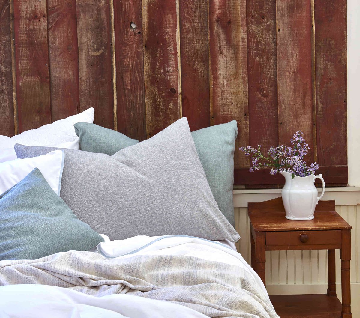 DefiningEleganc's tweet image. Barrington by TL at home offers the fashion aficionado homeowner many options to embellish their bedroom with eight fashion colors for their bedding. 
#DefiningEleganceDotCom #TLathome #duvet #sham

definingelegance.com/signoria-linea…