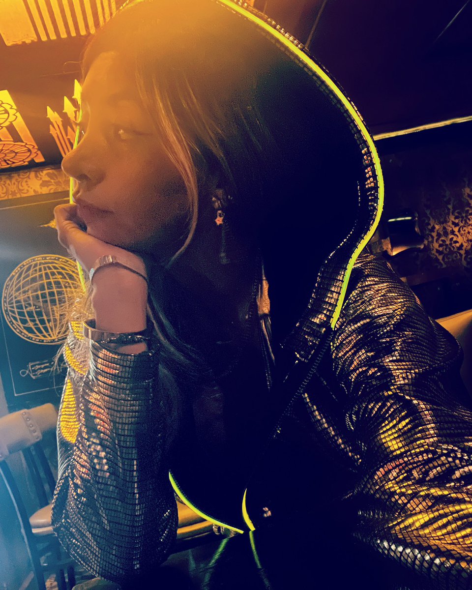 DanyGrass's tweet image. Ochhhh actúas como si no te importara… ah pos es que no estoy actuando 😅 #mevale # todo # siempre #dices #neon #glow #yobrillo #siempre #lamasfiestera #pokis #goldengrass #danygrass @DanyGrass