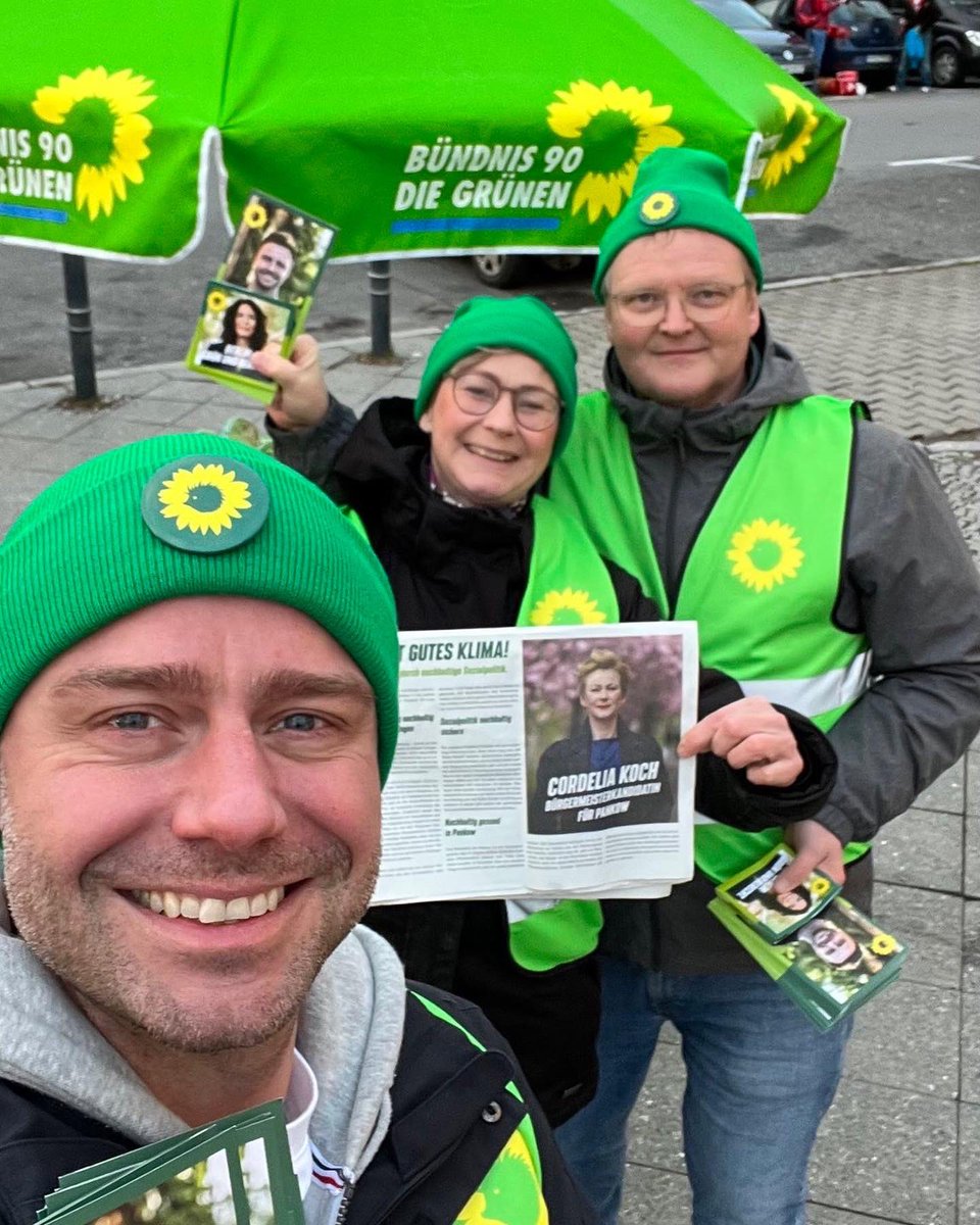 Gleich drei Stände waren heute im Norden Pankows angesagt: Schönholz, Blankenburg und Karow. Dass es (noch) nicht so kalt war, hat uns besonders gute Laute bereitet.
Bald auch bei Euch vor Ort - bei jedem Wetter ;)
#zeitfuergruen #gruene #gruenepankow
#KochfuerPankow #wahlen