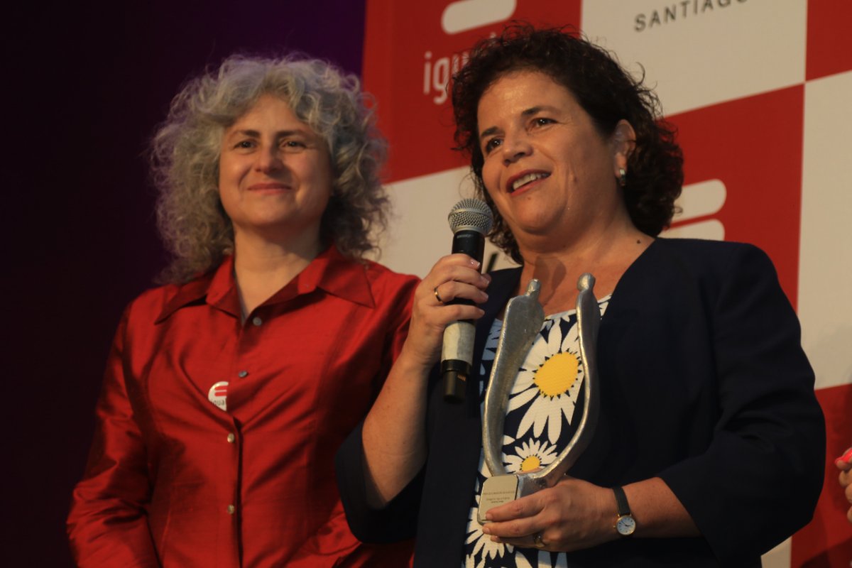 derechouchile's tweet photo. #Noticia | Fundación Iguales premia a Profesora Lorena Lorca por su aporte a los derechos de la comunidad LGTBIQ+ | Revisa los detalles en https://t.co/hcDMKhIsB4 https://t.co/treQaxD9O8