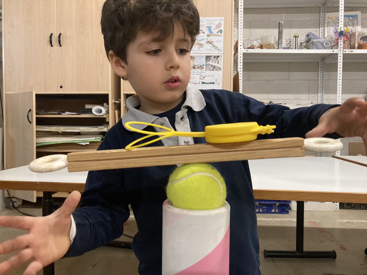 artencurs's tweet photo. A fantastic proposal to dig into #exploringbalance #earlychildhood #atelier #creativity 
@La_Farga @_institucio https://t.co/O1Se4ntUCD