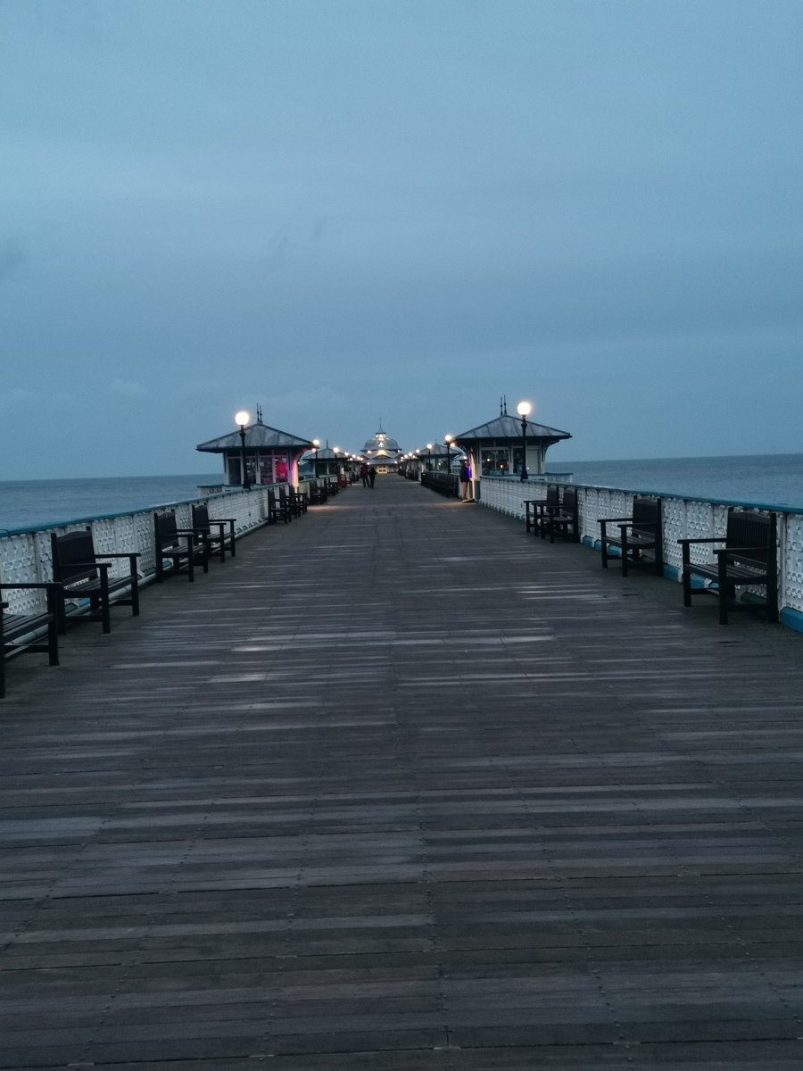 KjartanPoskitt's tweet photo. Taking a little stroll down Llandudno pier tonight, before @murderousmaths and #RunawayPea gigs tomorrow at the utterly fab #takepART festival @VenueCymru β¨ https://t.co/mfS78TajXz