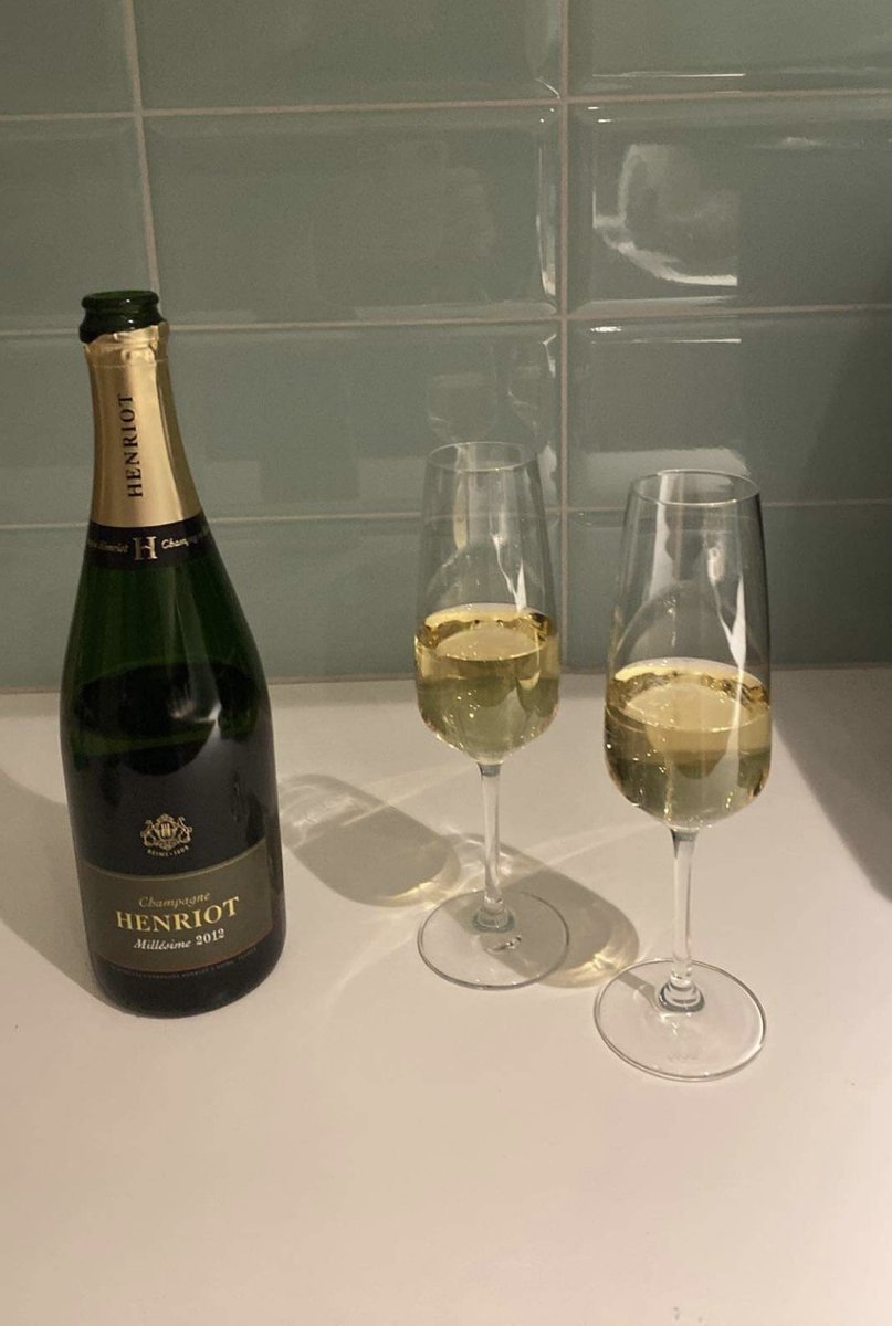 varmdoinvest's tweet photo. #Sinch, #Hexatronic, #Transtema vilken styrka 💪 det fick bli en flaska bubbel för att fira. Skål alla twittervänner! https://t.co/cfVT3KJBR3