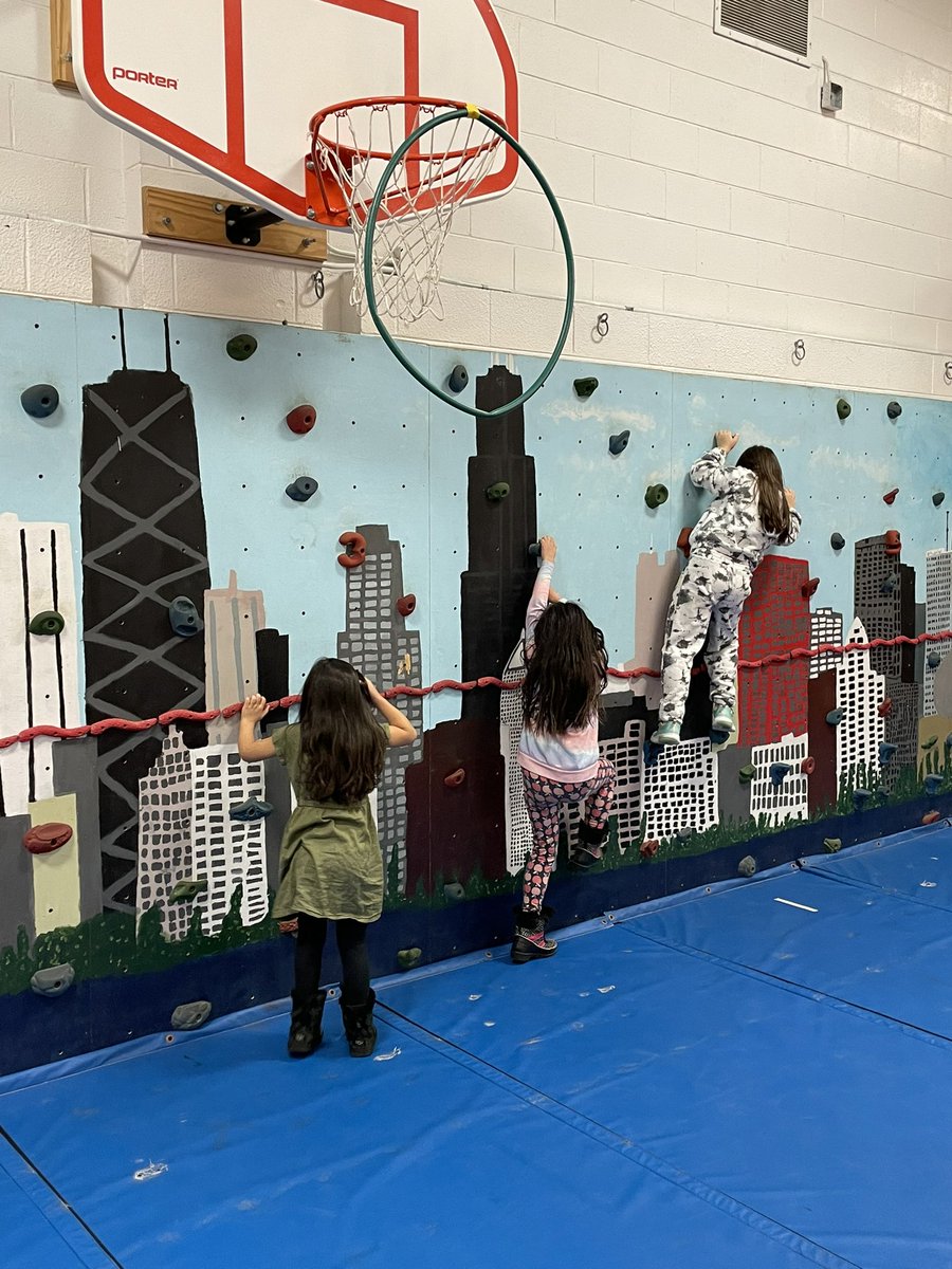 cgoodrich112's tweet photo. Gaga ball AND the climbing wall today?! Mr. J and Mr. A really know how to kick off the first week back! Our PE department is top notch π #112Leads #wt112 #wtLeads https://t.co/O4u1m4clK5