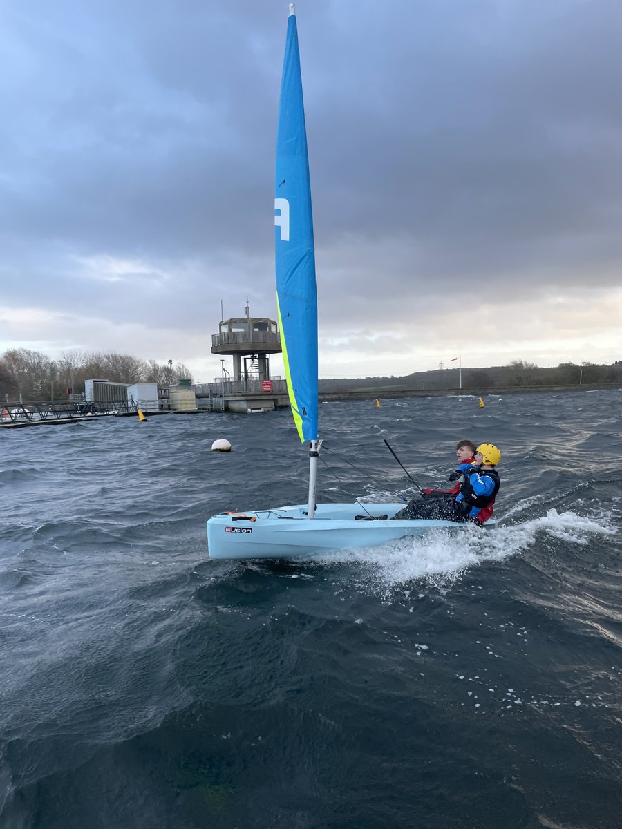 RadleySailing's tweet photo. A super windy day yesterday, so naturally everyone was keen to get sailing ⛵️We won't lie, there was a bit of swimming too 🏊‍♂️ #LeewardShoreThursday Fingers crossed for slightly fewer knots tomorrow🤞@RadleySports https://t.co/kwyJNcpMyA