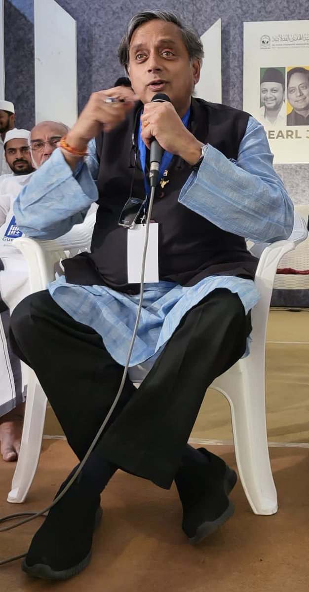 ShashiTharoor's tweet photo. Also took thoughtful and searching questions from the students, who hail from all over India. Among my questioners were students from Assam, Bengal &amp; Bihar, speaking in English &amp; Hindi in addition to Malayalam. Appreciated a portrait of myself by one of the students. https://t.co/dy0exXeLmn