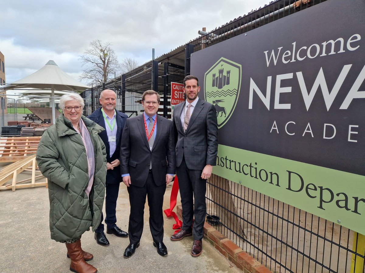 RobertJenrick's tweet photo. Pleased to open the Construction Department at @NewarkAcademyUK - providing vocational training in construction skills from GCSE and tackling key skill shortages. https://t.co/fHmkonlvla