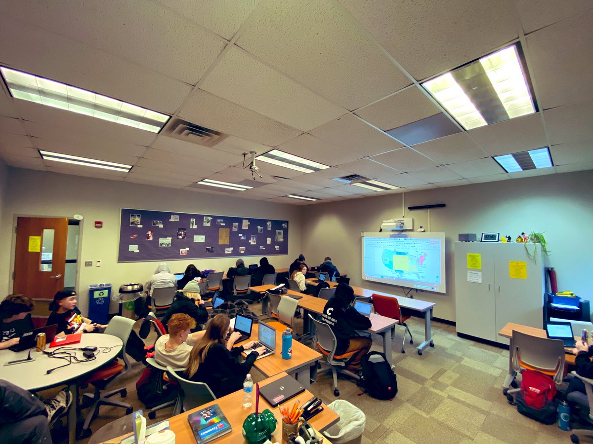 MrWolksClass's tweet image. One #map, countless applications.

My #Geography &amp;amp; #ContemporaryIssues classes utilized the map below to analyze how #Americans interact with the land.

We are getting into the rise of #civilization and #geodemography, respectively.

#landuse #resources #population #classroom