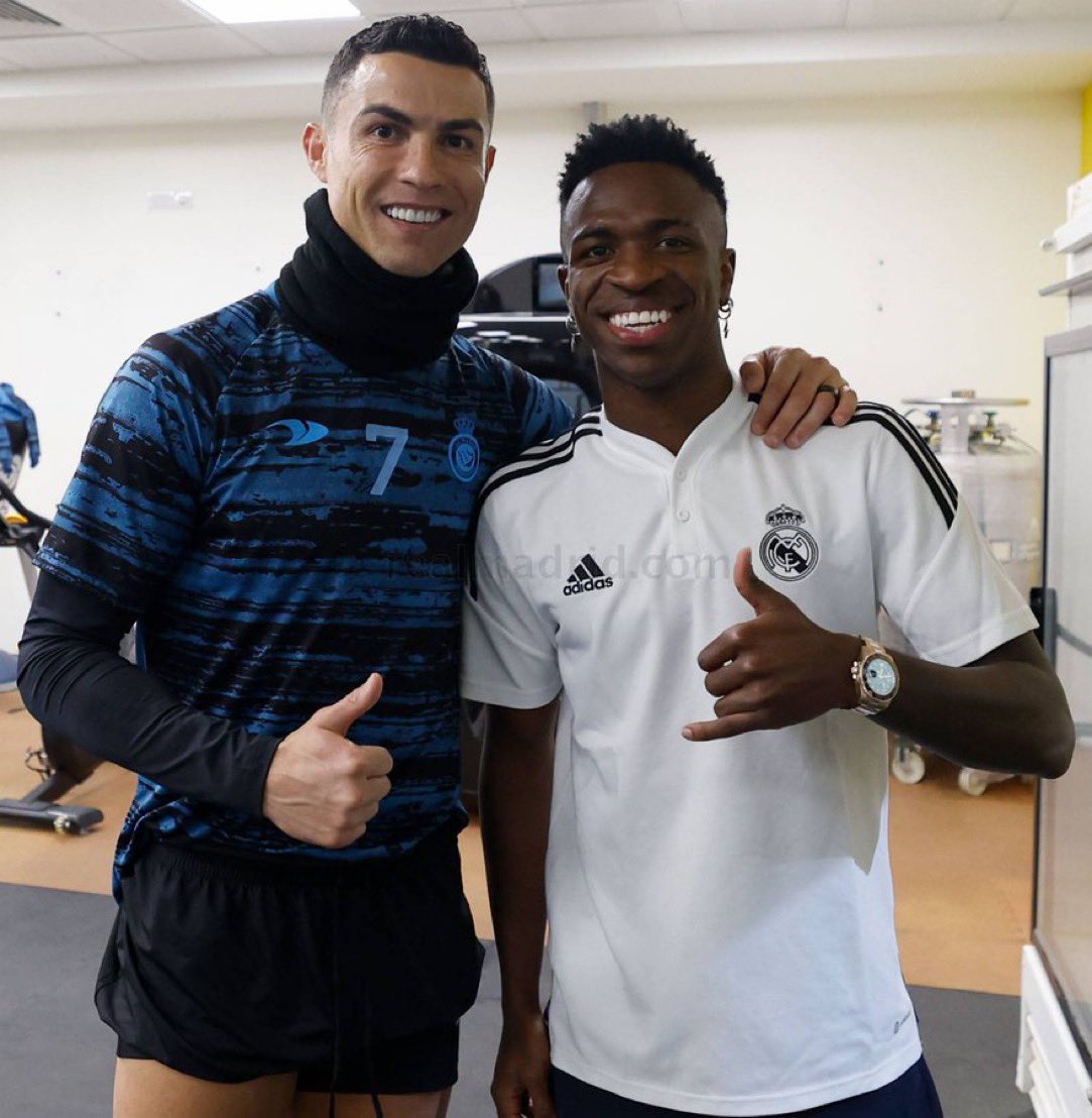 theMadridZone's tweet photo. Cristiano Ronaldo x Vinicius Jr. 💫 https://t.co/B5Ozzv2oRD