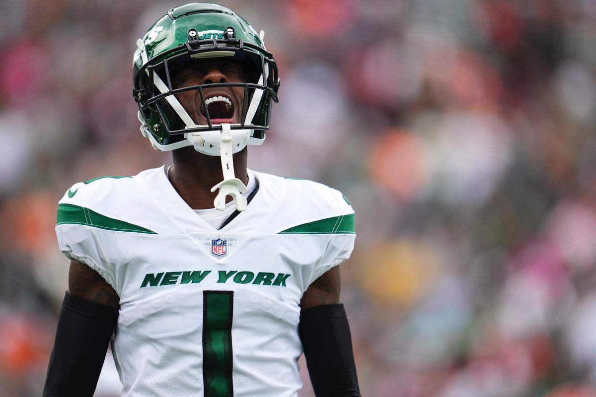 FieldYates's tweet photo. Jets CB Sauce Gardner as a rookie:
🔒 1st team All Pro: first rookie CB to do so in 41 years
🔒 Pro Bowl pick
🔒 Led NFL in pass breakups with 20
🔒 Allowed 1 TD pass all season (didn’t allow a single TD in college)

Already in the conversation for best man coverage player alive. https://t.co/yEpatW1RLG