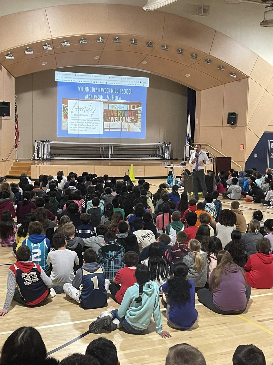 Thank you Principal <a href="/JonathanKelly_/">Jonathan Kelly</a> for a reflective grade level meeting today. We hope 6 Navy will rise to the expectations. #teamwork #corevalues #middleschool #sms