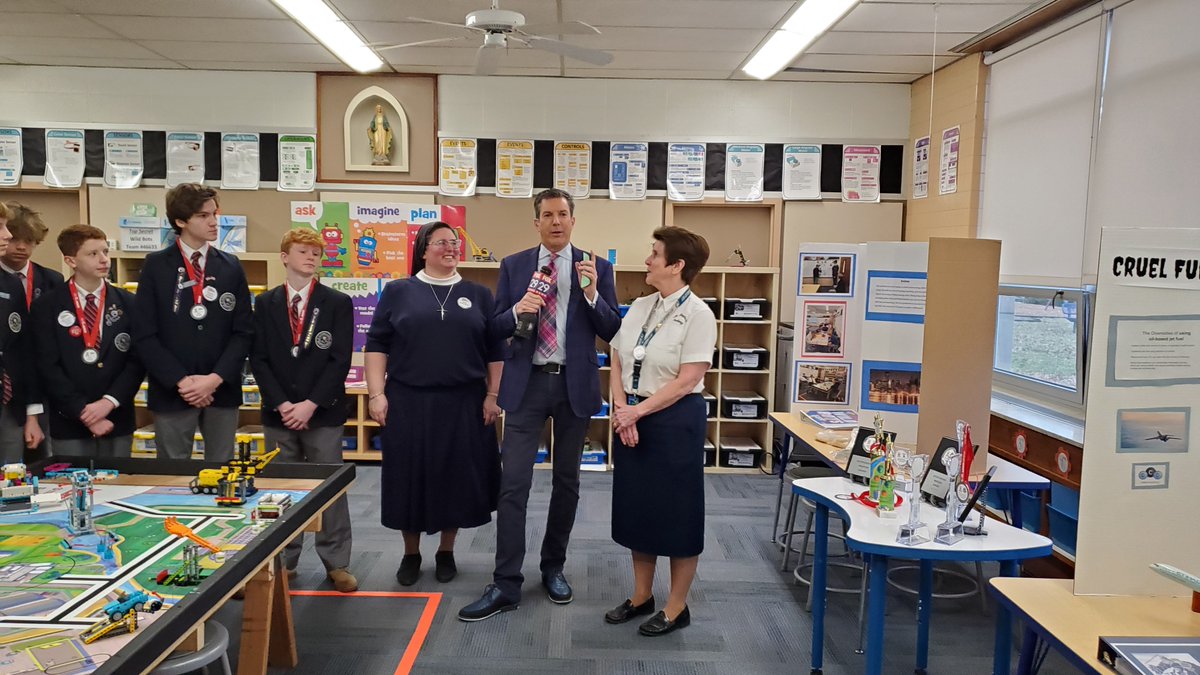 StAloysiusAcad's tweet photo. Thanks @BobKellyFOX29 for stopping by &amp; featuring us on Kelly's Classroom this morning. We hope you learned a lot about our Robotics program &amp; how amazing our competition teams are. @FIRSTweets @firstlegoleague @FIRSTMidAtl @LSCHS_Robotics @LEGOEngineering #robotics #legorobotics https://t.co/XXHGb8mKqe