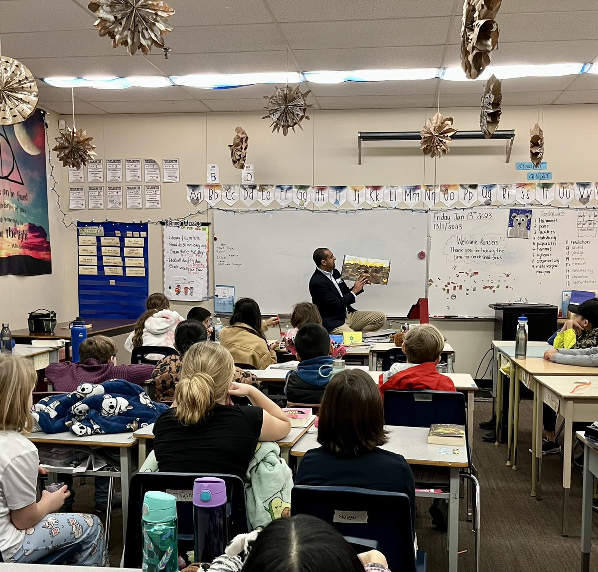 KahlonRav's tweet image. Reading Day at Grey Elementary 📚 

In honour of #blackexcellenceday we read “When the Beat Was Born: DJ Kool Herc and the Creation of Hip Hop” by Laban Carrick Hill 

Thanks to Ms. Olak’s class for being such great hosts and listeners.