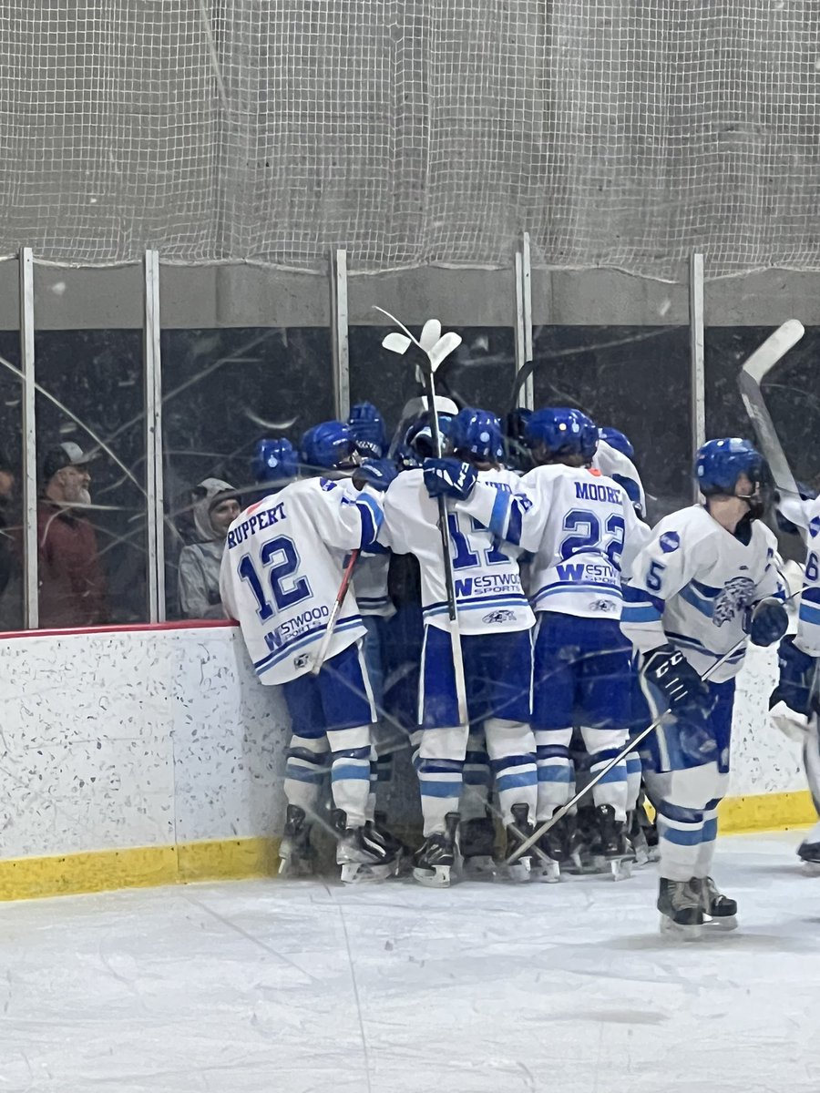 And the boys get the W with our buddy E right there with them!!! 💙💙💙

<a href="/BantamAAJags/">Jefferson Bantam AA</a> 

#wegotyou8
#winforglynn