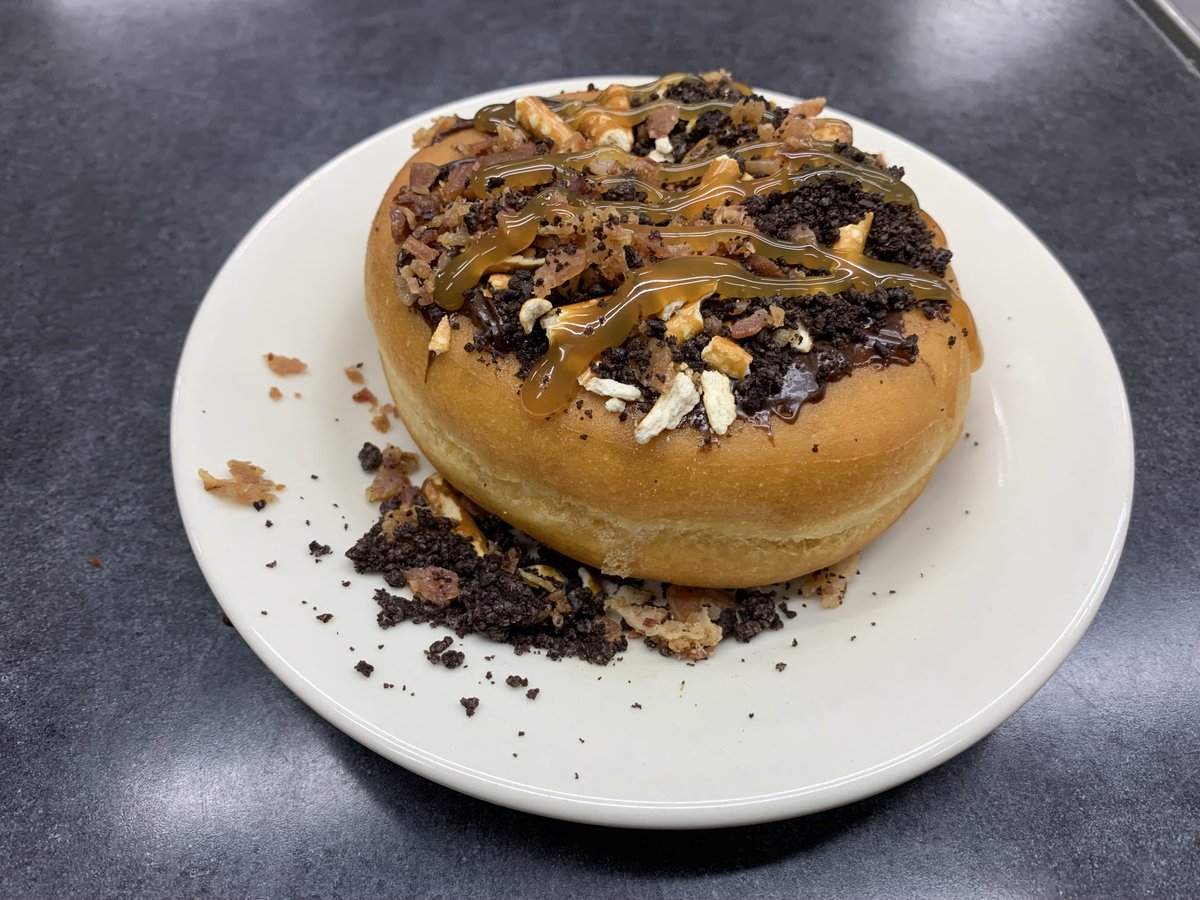 WelchDining's tweet photo. Donut Bar #BonusBite at lunch today! https://t.co/MlUjloi6AD