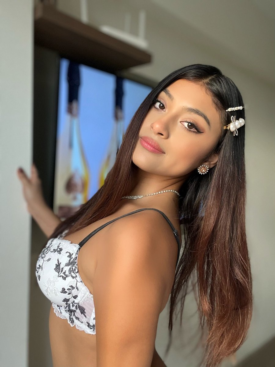 Alexandraboo on Twitter: "Would you kiss me? #asiandoll"