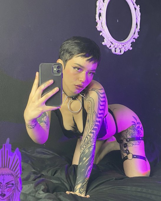 who wants me? https://t.co/BiA041oM2I