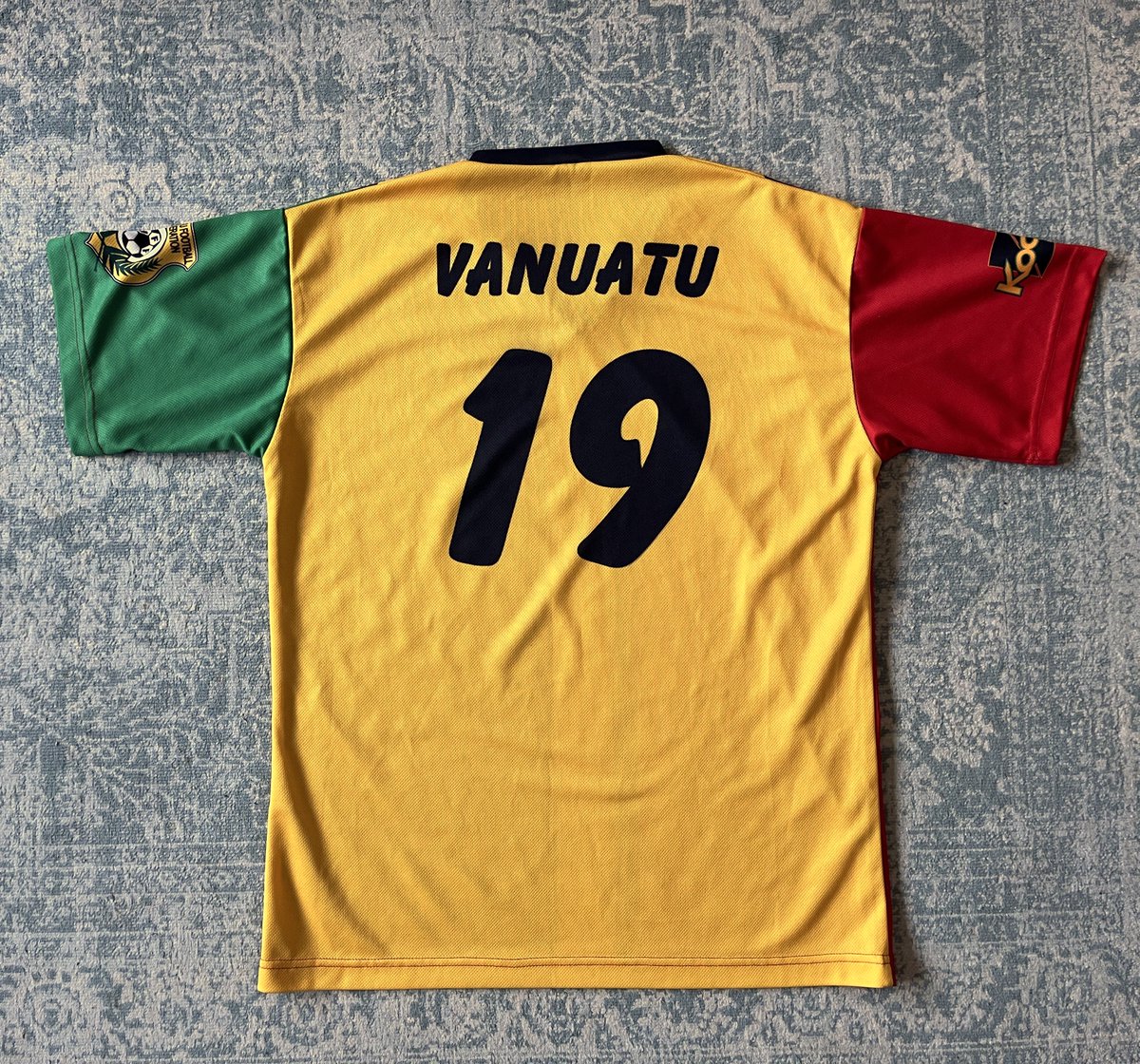 Vanuatu 🇻🇺 This extremely rare flag shirt of Vanuatu's national team has always been one of my holy grails. I'm beyond happy to finally have a matchworn version of this beauty in my hands! Probably worn in various matches in 2007/08. More: worldshirts.net/post/vanuatu-2