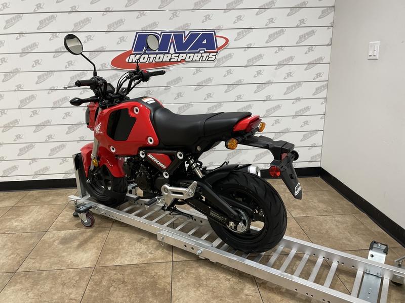 RIVAmotorsports's tweet photo. ⛽ 166* miles per gallon
⚡ #124cc #ElectricStart engine
⚙️ #FiveSpeed transmission
The #Honda #Grom is one of the most popular #motorcycles on the planet, and one ride will tell you why. It's sure to go fast, so get to #RIVAmotorsports today! #HondaGrom #RideRed https://t.co/jWMrNybAST