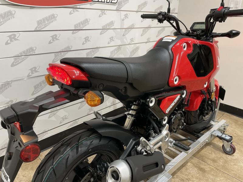 RIVAmotorsports's tweet photo. ⛽ 166* miles per gallon
⚡ #124cc #ElectricStart engine
⚙️ #FiveSpeed transmission
The #Honda #Grom is one of the most popular #motorcycles on the planet, and one ride will tell you why. It's sure to go fast, so get to #RIVAmotorsports today! #HondaGrom #RideRed https://t.co/jWMrNybAST