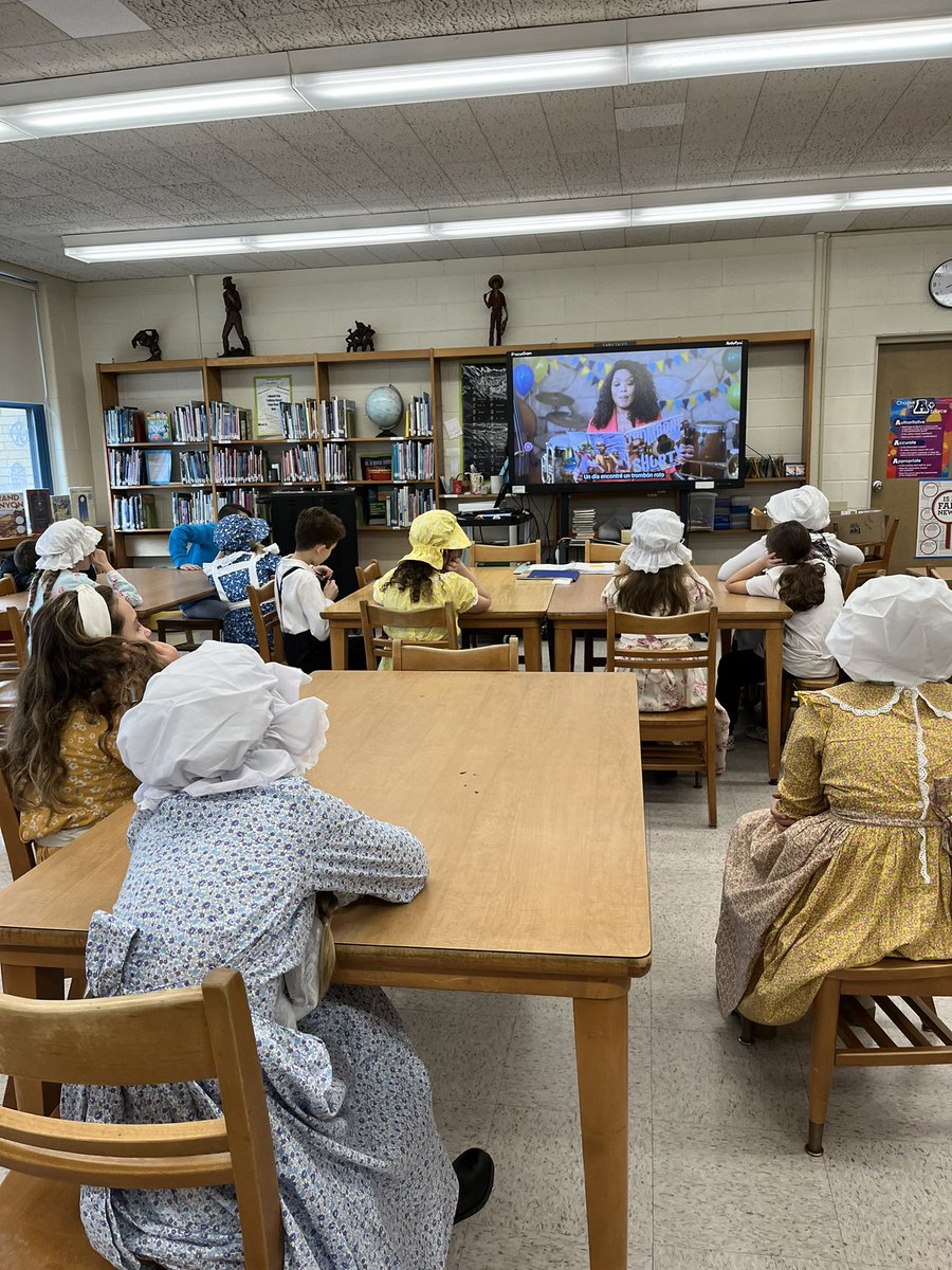 When Colonial Day in the fourth grade coincides with Caldecott Day in the Library. #KidsLoveNonfiction #wcsdlibs @ASchout10 @MyersTigersRoar @Tromboneshorty @storylineonline