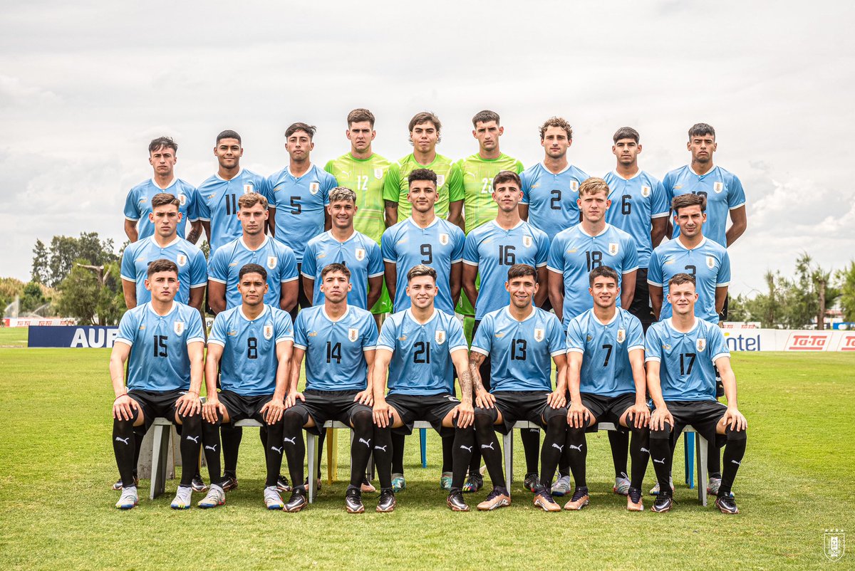 Selección de Fútbol de Uruguay - 32 Ilusiones 