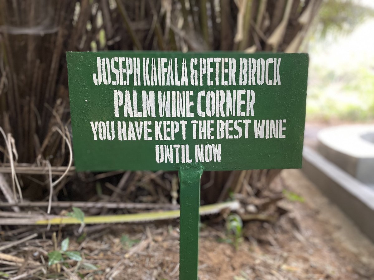 CenterMemory's tweet photo. The Palmwine Corner at the Civil War Memorial in Lungi is an outdoor educational space where we talk about community peace and environmental protection. https://t.co/fFbx5lVN7l