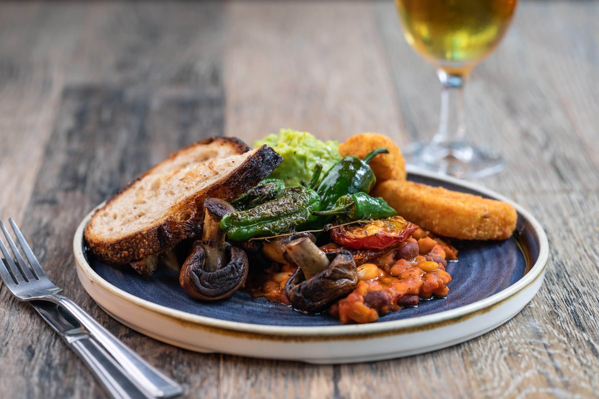 BrewDogTowerH's tweet photo. Just because you’ve committed to Veganuary doesn’t mean you can’t indulge in a delicious brunch! Served every weekend from 11am to 4pm, and why not book &amp; make it bottomless for only £30? #bottomlessbrunch https://t.co/B3vD1kW629