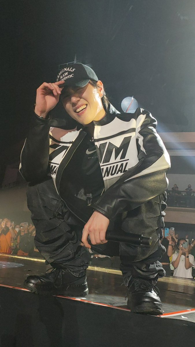 Roseapple0707's tweet photo. เริ่มต้นชีวิตปี 2023  Complete แล้ว
มาตรงนี้ สติแทบไม่อยู่ น้องหล่อมากจริงๆ
🐜🌼💚🕊️
#AOMGWORLDTOUR2023inBKK https://t.co/yE9KMOHkrf