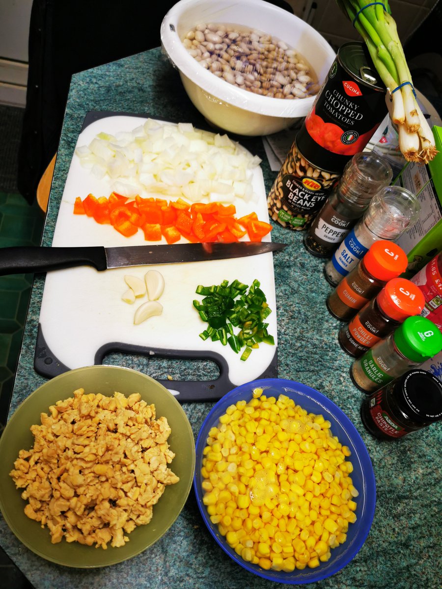 MaddMilliner's tweet photo. Wanted some music to vibe to while I made a tempeh chili bigger than my head. Spotify Shuffle understood the assignment. Some days it just knows what energy I need.
#SpotifyGetsMe #Mood #ChiliForDays https://t.co/3Uc1NeRSZu