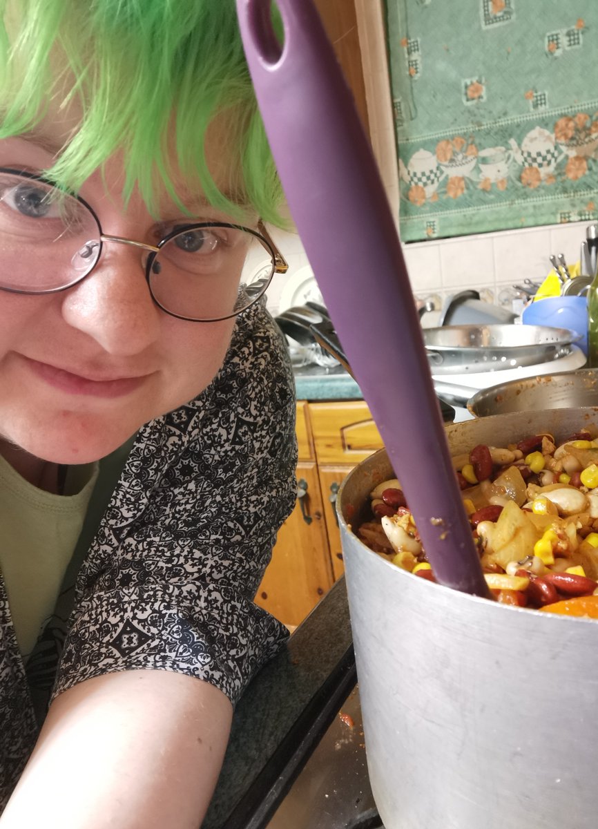 MaddMilliner's tweet photo. Wanted some music to vibe to while I made a tempeh chili bigger than my head. Spotify Shuffle understood the assignment. Some days it just knows what energy I need.
#SpotifyGetsMe #Mood #ChiliForDays https://t.co/3Uc1NeRSZu