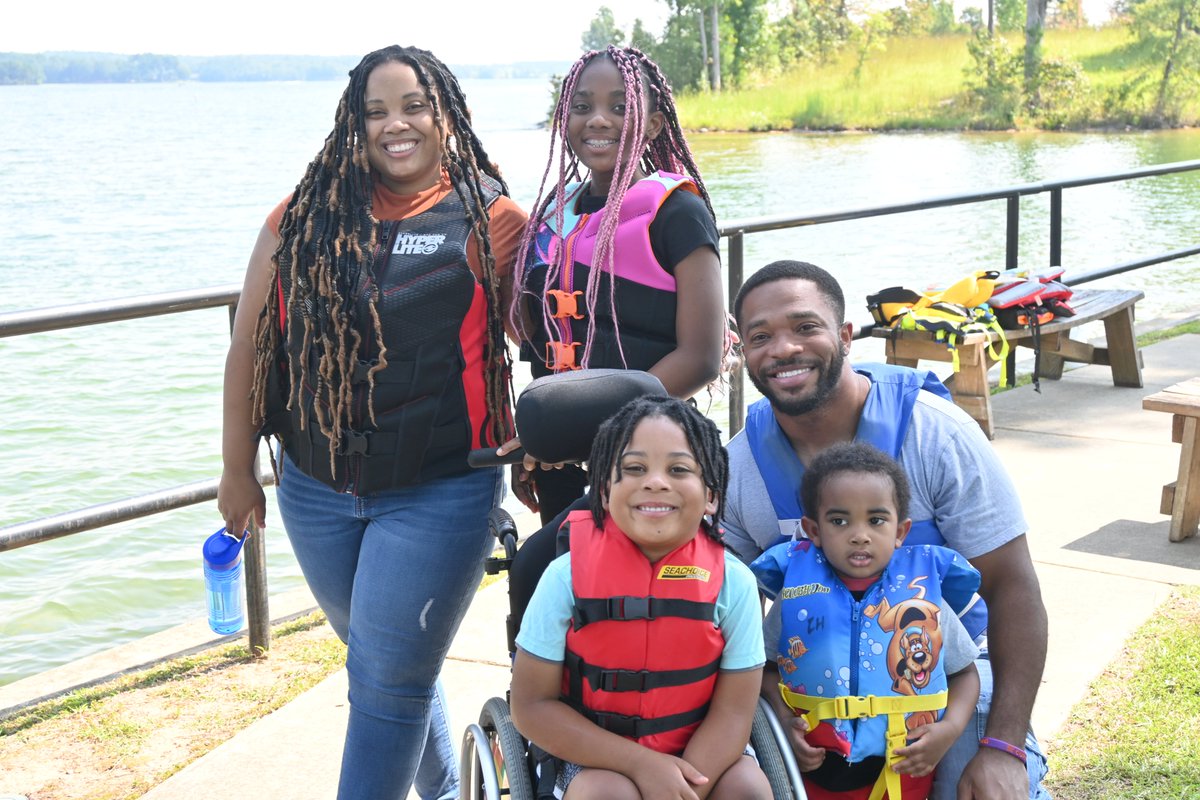 Happy Friday folks! Aren't these smiles so contagious? We love seeing families faces light up when they visit our lake campus. Learn more about our Lake Martin facility here: bit.ly/3GLGylc #LakeMartin #camp
