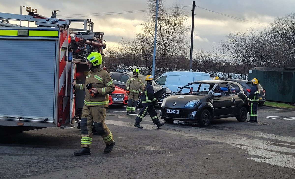 MccahillMrs's tweet photo. Great way to end my week, watching these S3 stars complete the #FireReach #EmployabilitySkills programme with @FireSafety_Lan ,as they demonstrated their impressive new skills, including performing CPR. So proud of them! Boys turn next week! 🚒🚒🚒 #skillsforlife #alwaysambees https://t.co/90K4882sNp