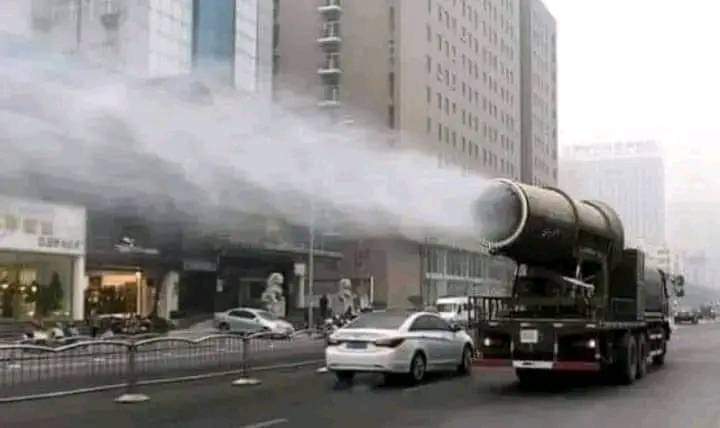 سياره ترش العطر في شوارع اليابان كل صباح 
      لكي يشعر المواطنين بالسعاده
ماذا ترش حكومة  بلدك في شارعكم