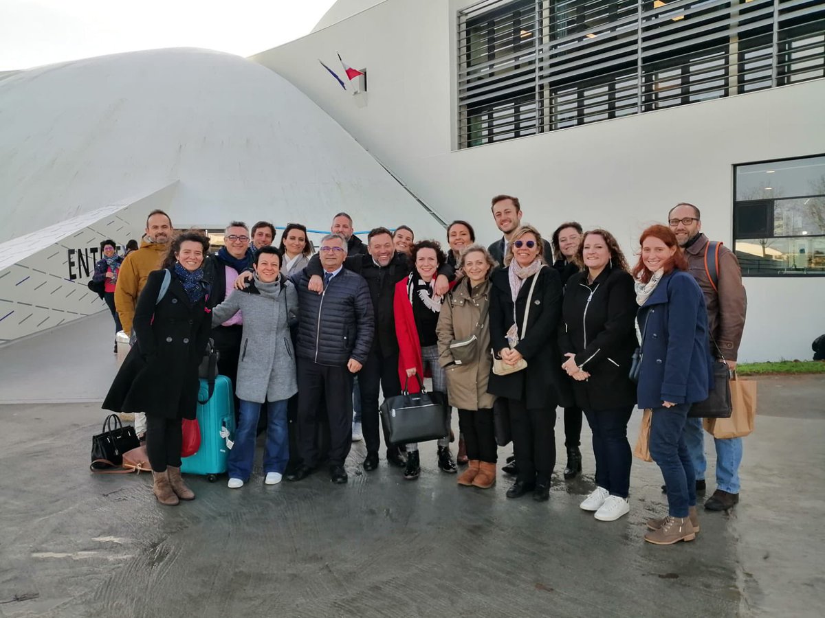 StphanieLepell1's tweet image. Quand la team @AcBordeaux des #perdir2022 s’accorde à merveille avec bienveillance et soutien et permet à certains de sortir de leur coquille ☺️Veiller les uns sur les autres est un véritable leitmotiv dans ce groupe. Plus qu’une promo…une famille ❤️ 
Vivement le P3 à l @Ih2ef !