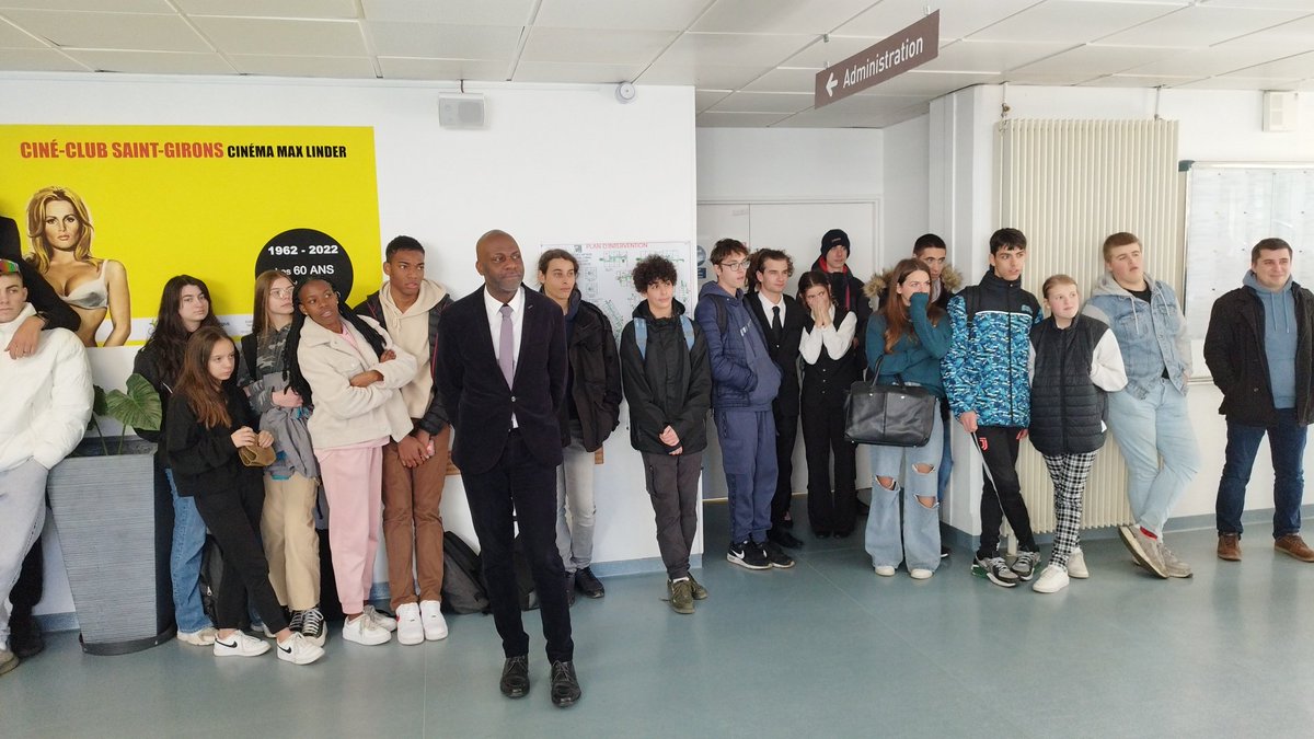 camel_lp's tweet photo. 😢Au revoir Monsieur le Proviseur, toute l'équipe vous remercie pour les années passées au lycée ☀️et vous souhaite une bonne continuation au @LyceeCarmaux 🎇 https://t.co/YQBUT2HslV