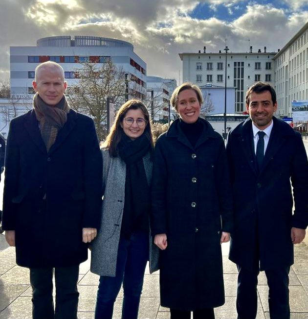 Dimanche 22 janvier, votez  <a href="/Laure_Miller/">Laure Miller</a> dans la Marne !

Engagée pour son territoire depuis de nombreuses années, elle portera les  attentes de ses habitants à l’Assemblée !

J’étais aujourd’hui à Reims avec <a href="/steph_sejourne/">Stéphane Séjourné</a> pour la soutenir.
