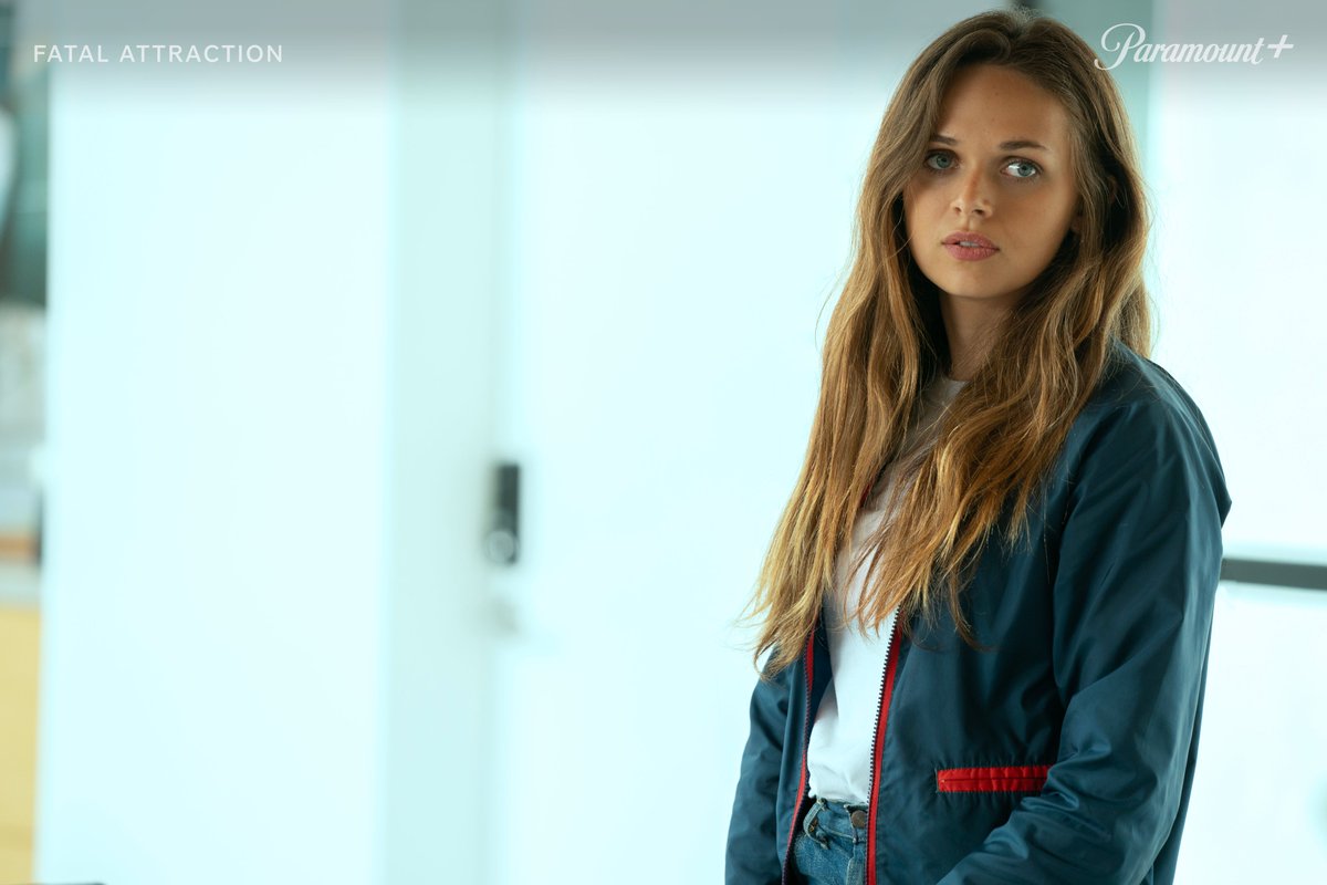 ParamountPlusFR's tweet photo. Elle a décidé de s'immiscer dans leur vie... 👀
Le thriller psychologique Fatal Attraction, c'est dès le 1er mai sur #ParamountPlusFR https://t.co/F1kfnM9hVn