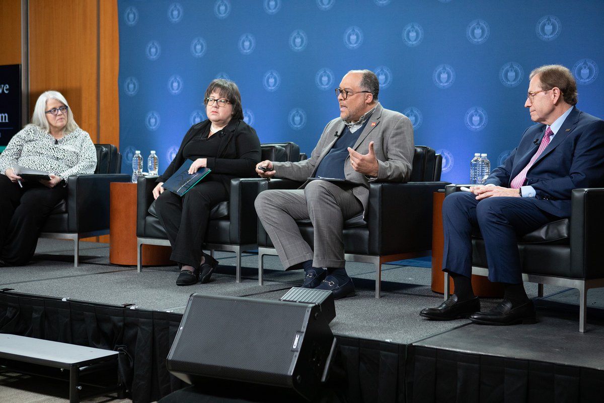 JobsOhio's tweet photo. Our Auto, Steel, and White Goods Managing Director @Jbridges1911 rocked his #EV panel presentation during the @ChicagoFed Automotive Insights Symposium, sharing #WhyOhio is so attractive to big companies like @Honda @UltiumCells @Ford @GM @ForseePower @BattleMotors and SEMCORP!⚡️ https://t.co/L3UJzQFr42