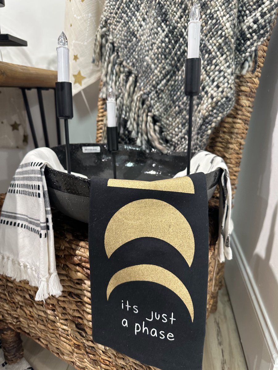 SplitPHomeDecor's tweet photo. Head over to our 'space' at Americas Mart Atlanta in Building 2, Showroom 1619 to view our new home decor collections and take advantage of our show specials. 

#homedecor #interiordesign #interiors #decor #wintershow #showroom #wholesale #atlmkt #americasmart #diningroomdecor https://t.co/yFotZp3Bkb