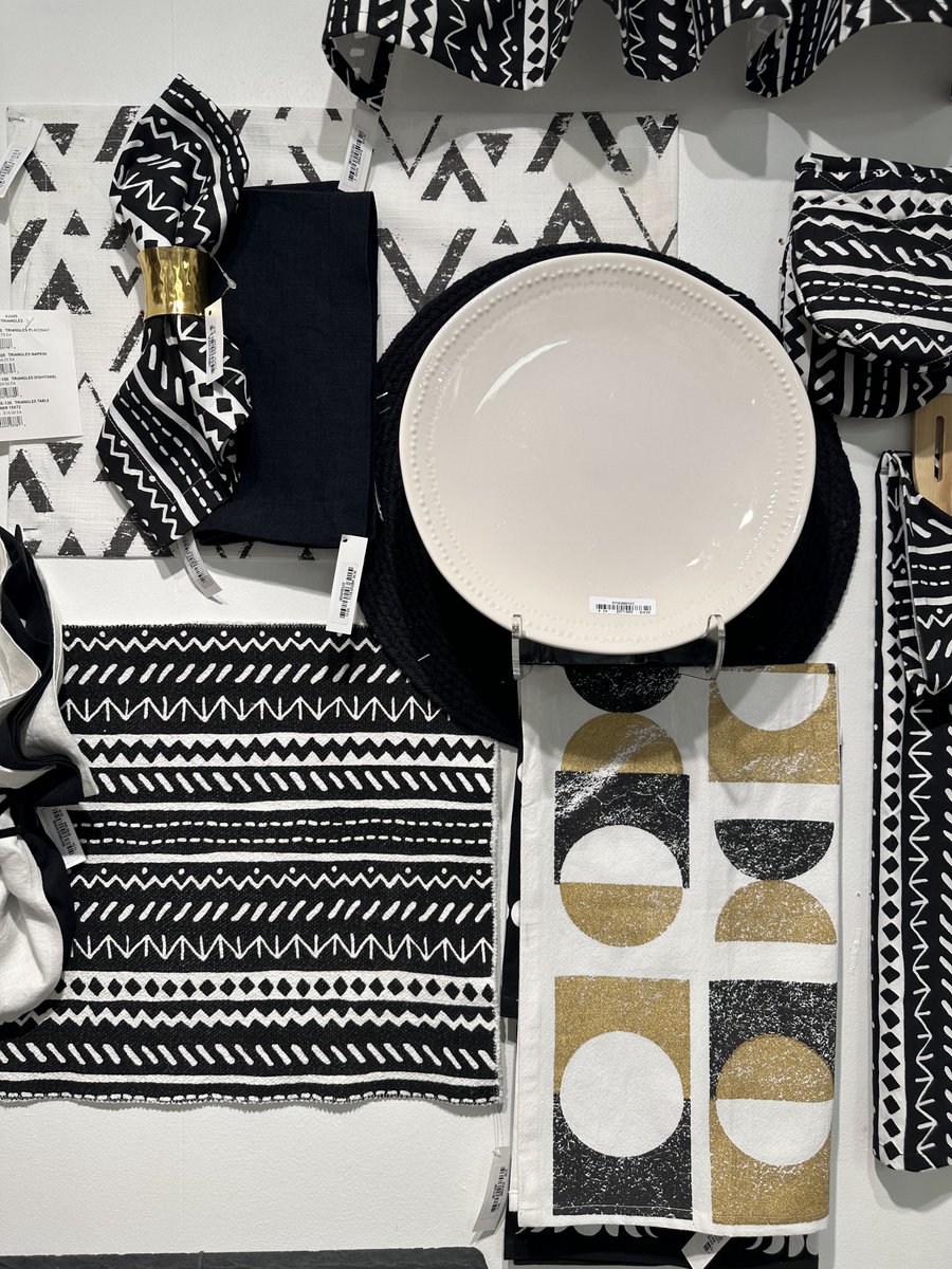 SplitPHomeDecor's tweet photo. Head over to our 'space' at Americas Mart Atlanta in Building 2, Showroom 1619 to view our new home decor collections and take advantage of our show specials. 

#homedecor #interiordesign #interiors #decor #wintershow #showroom #wholesale #atlmkt #americasmart #diningroomdecor https://t.co/yFotZp3Bkb